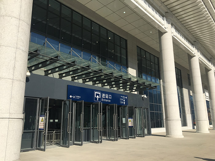 全國、省市政協(xié)委員體驗蘭渝鐵路、視察階州廣場