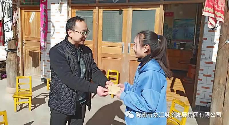 堅持精準(zhǔn)幫扶，合力脫貧攻堅——市龍江城鄉(xiāng)發(fā)展集團、隴南太平洋財險公司聯(lián)合開展幫扶文縣橋頭鎮(zhèn)安子坡村2019年春節(jié)慰問活動
