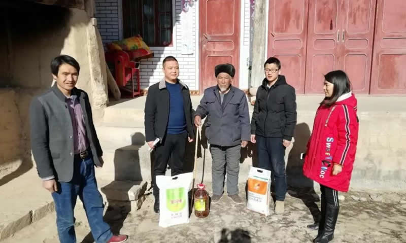 堅持精準(zhǔn)幫扶，合力脫貧攻堅——市龍江城鄉(xiāng)發(fā)展集團、隴南太平洋財險公司聯(lián)合開展幫扶文縣橋頭鎮(zhèn)安子坡村2019年春節(jié)慰問活動