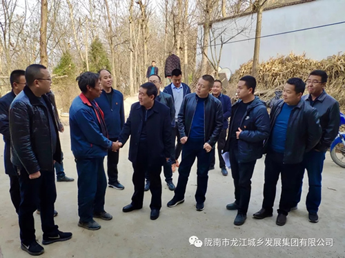 市龍江集團在文縣橋頭鎮(zhèn)安子坡村開展“解難題、辦實事、送溫暖”活動