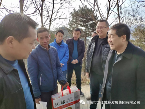 市龍江集團在文縣橋頭鎮(zhèn)安子坡村開展“解難題、辦實事、送溫暖”活動